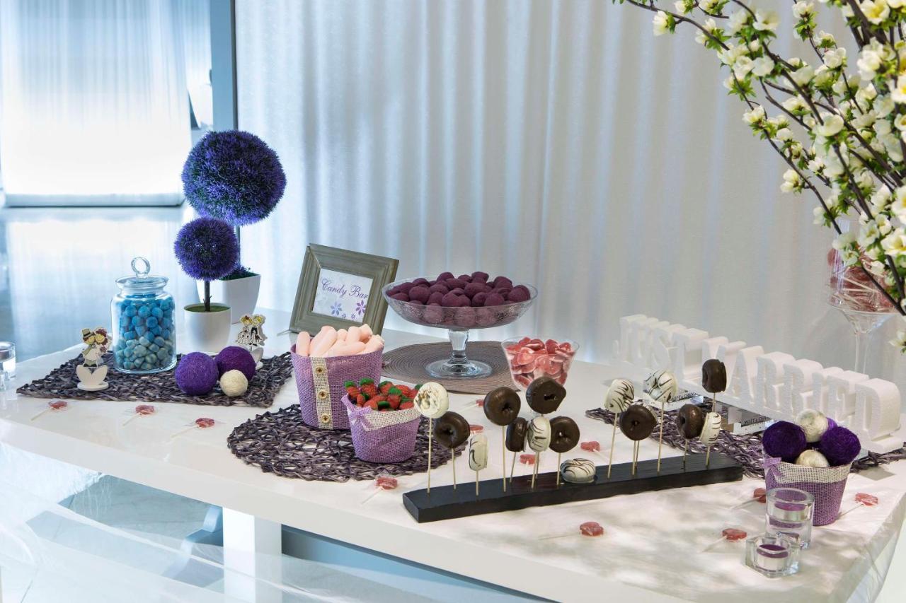 Nh Gran Hotel Casino De Extremadura Badajoz Exteriör bild A candy buffet