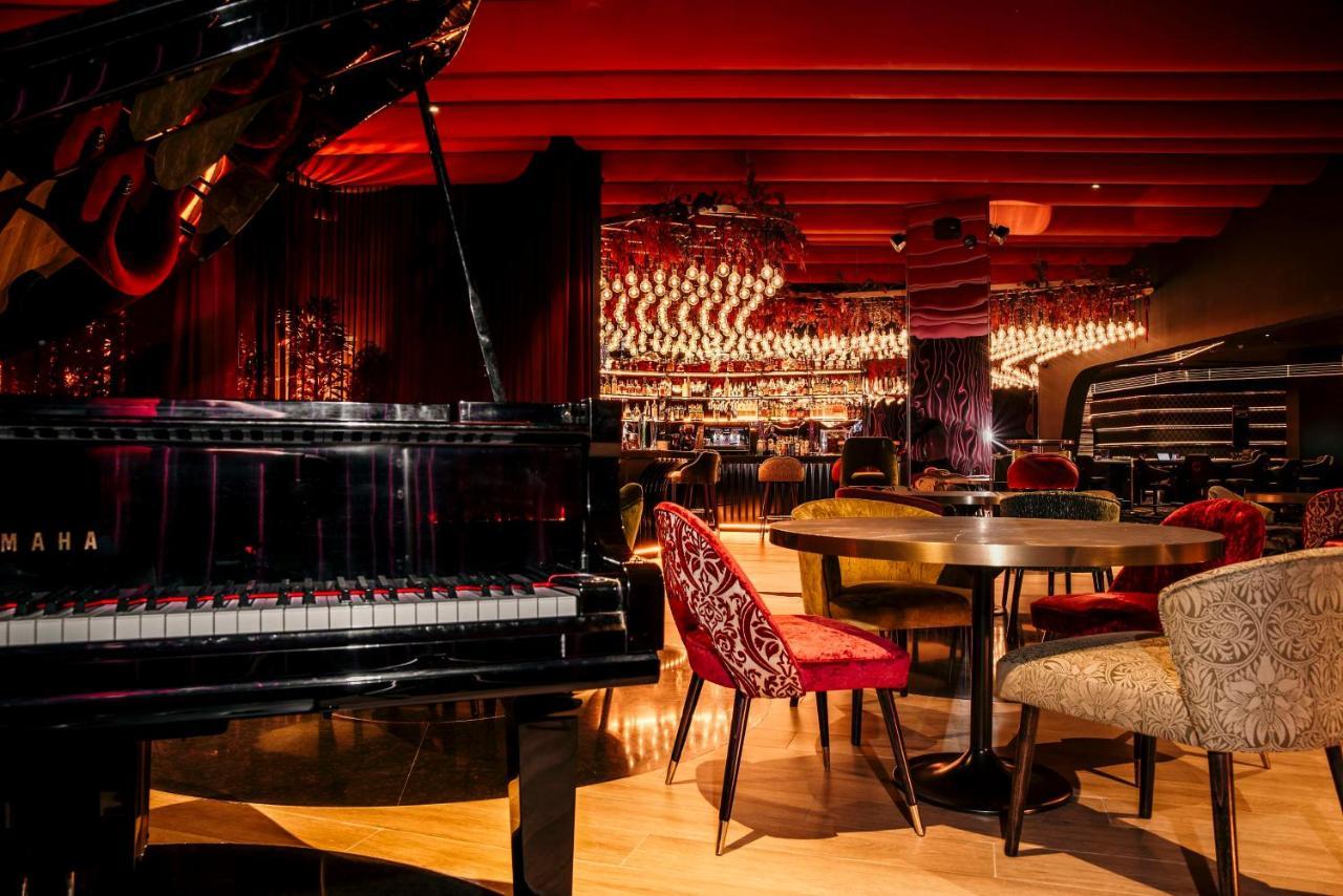 Nh Gran Hotel Casino De Extremadura Badajoz Exteriör bild The piano bar at the Mandarin Oriental